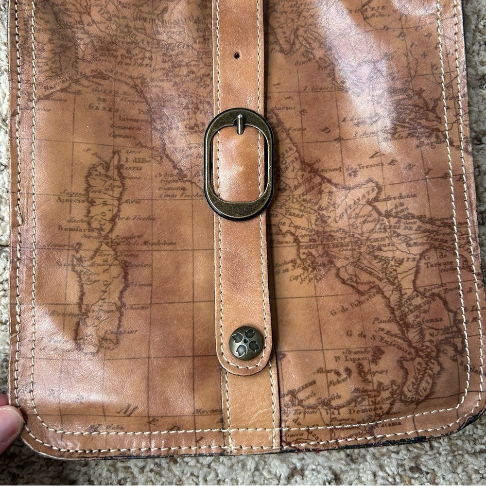 Patricia Nash Venezia Pouch Bag Signature Map Print Brown Leather - Picture 3 of 9